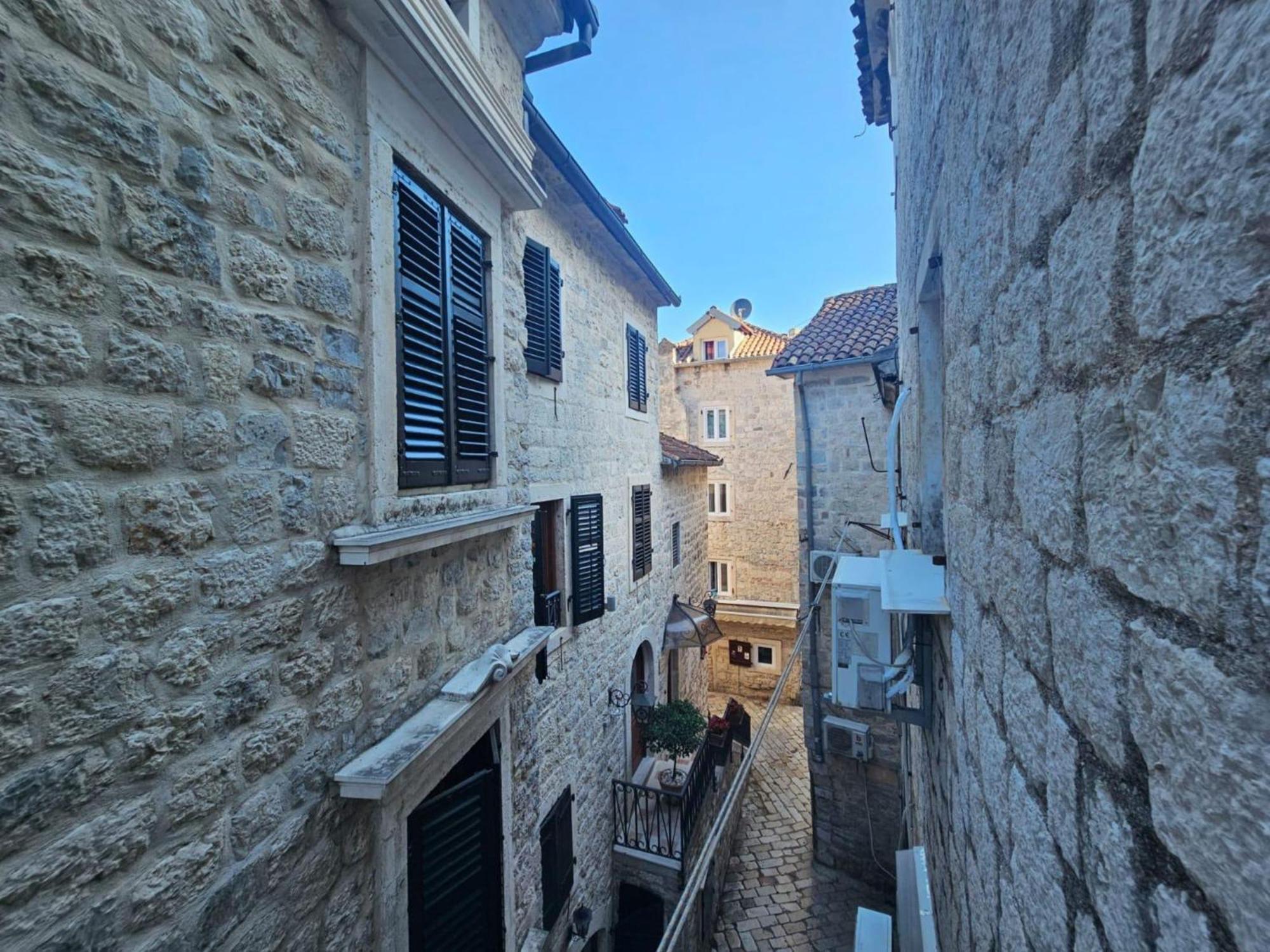 Athos Kotor